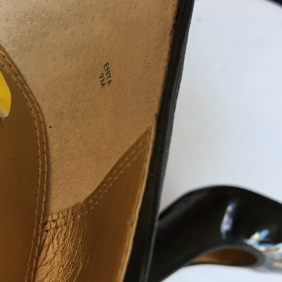 Tahari Enya Pumps Embossed Slip On High Heels 9M - Picture 6 of 6